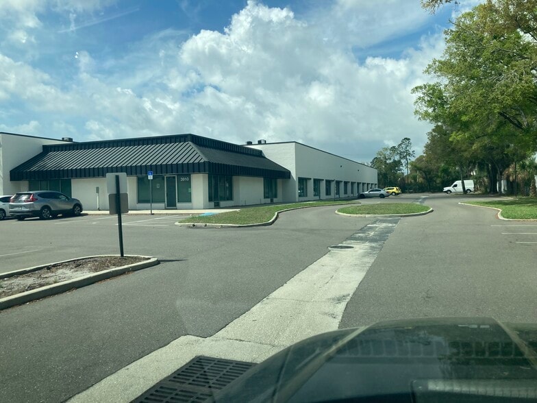 More Photos Of 3914 US Hwy 301, Tampa Office For Lease