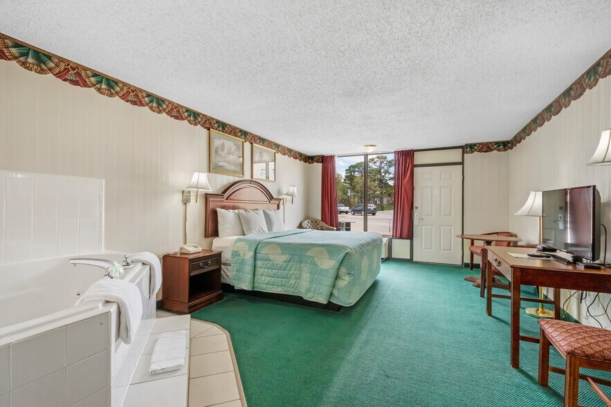 More Photos Of 110 Huntsville Rd, Eureka Springs Hotel For Sale