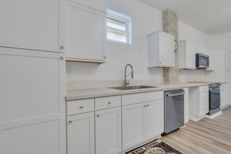 More Photos Of 1012 E Gwinnett St, Savannah Office For Lease