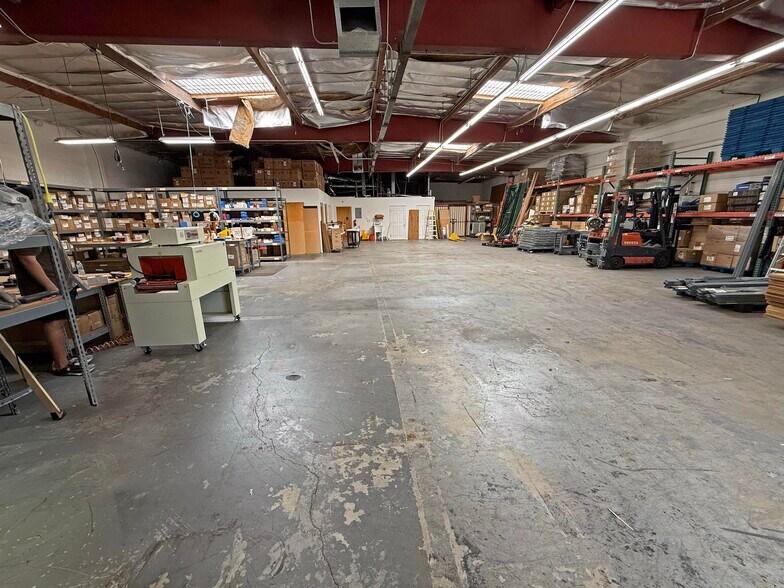 More Photos Of 13227 San Fernando Rd, Rancho Cascades Warehouse For Lease