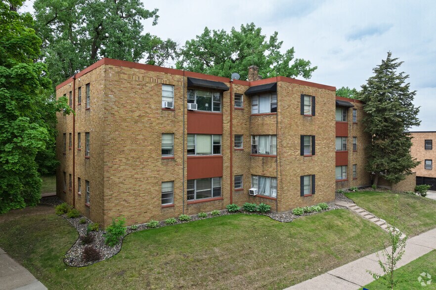 Primary Photo Of 235 Exeter Pl, Saint Paul Apartments For Sale