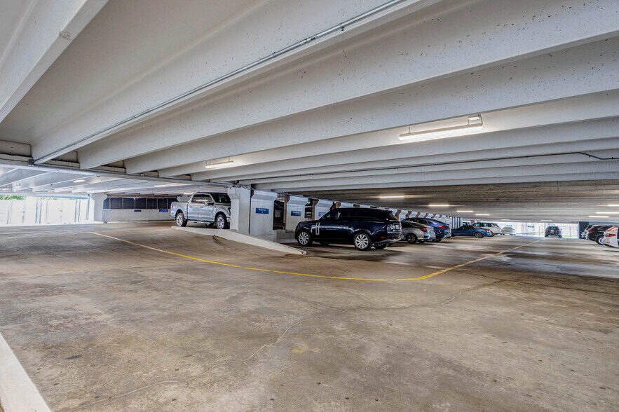 More Photos Of 1800 Bering Dr, Houston Office For Lease