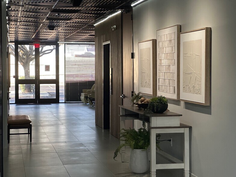 More Photos Of 9545 Katy Fwy, Houston Office For Lease