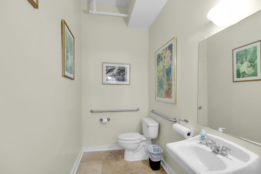 More Photos Of 812 Fleming St, Key West Storefront For Sale