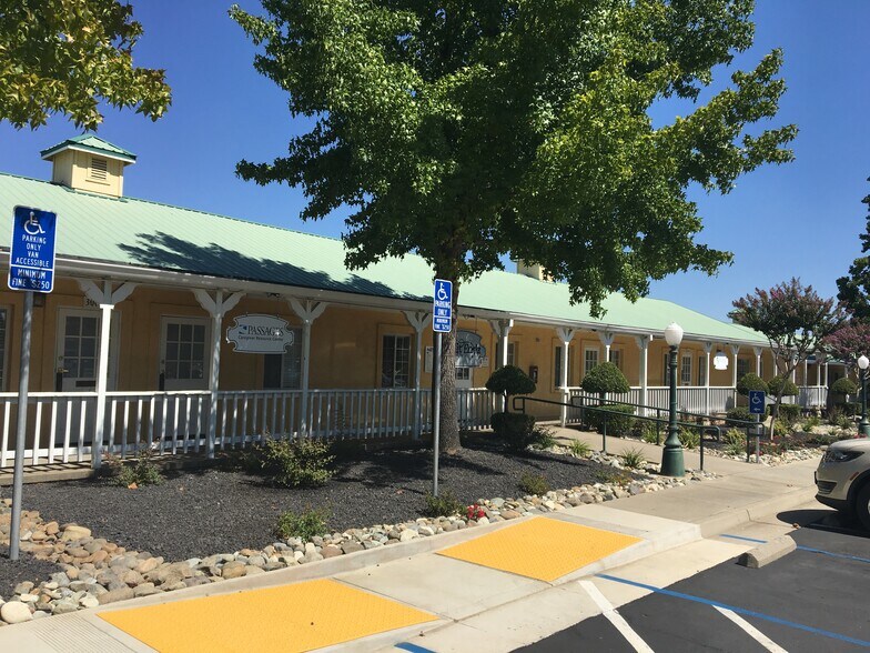 More Photos Of 926 E Cypress Ave, Redding Storefront Retail Office For Lease