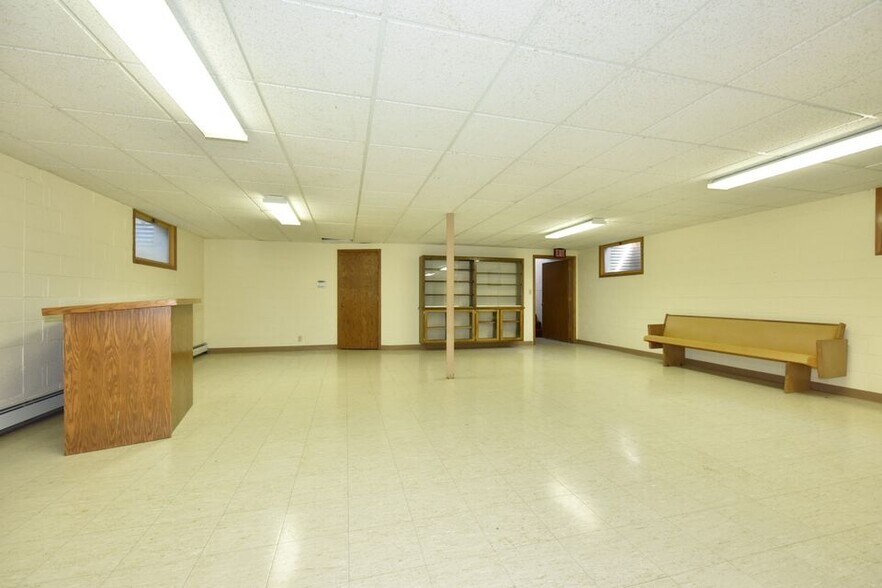 More Photos Of 1425 E Monroe Ave, Hartford Flex For Sale