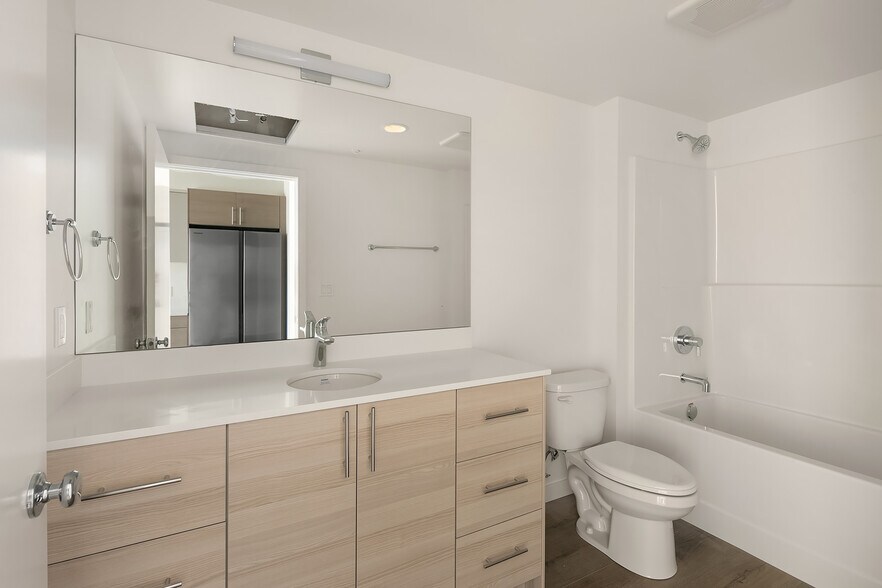 More Photos Of 9736 Greenwood Ave N, Seattle Apartments For Sale