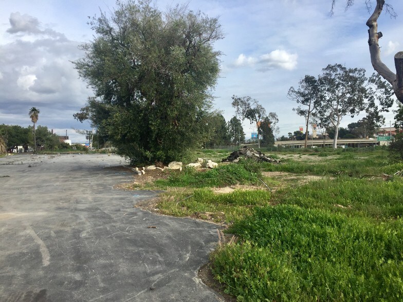 More Photos Of 530 E 33rd St, Long Beach Land For Lease