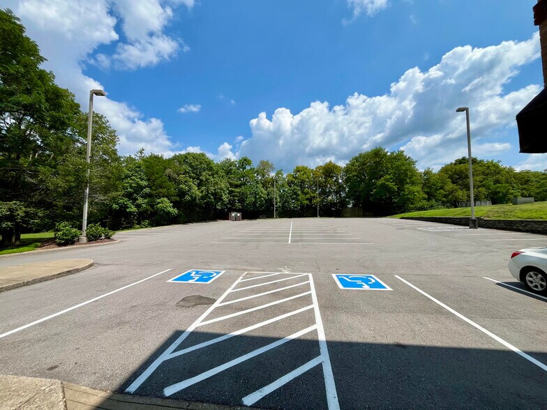 More Photos Of 342 Cool Springs Blvd, Franklin Medical For Lease