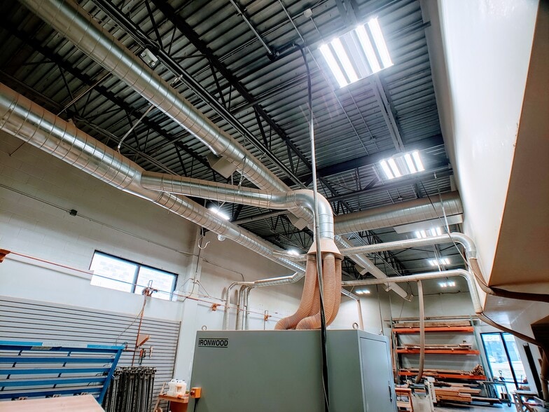 More Photos Of 215 N Redwood Rd, North Salt Lake Flex For Lease