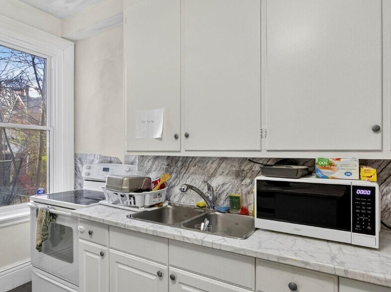 More Photos Of 271 Thomas St, Peterborough Apartments For Sale