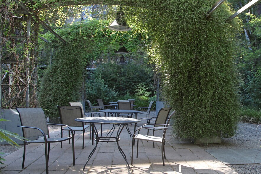 More Photos Of 1030 NW 12th Ave, Portland Apartments For Lease