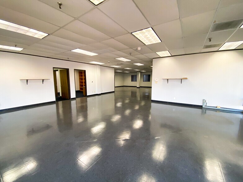 More Photos Of 455-465 W 38th St, Houston Warehouse For Lease