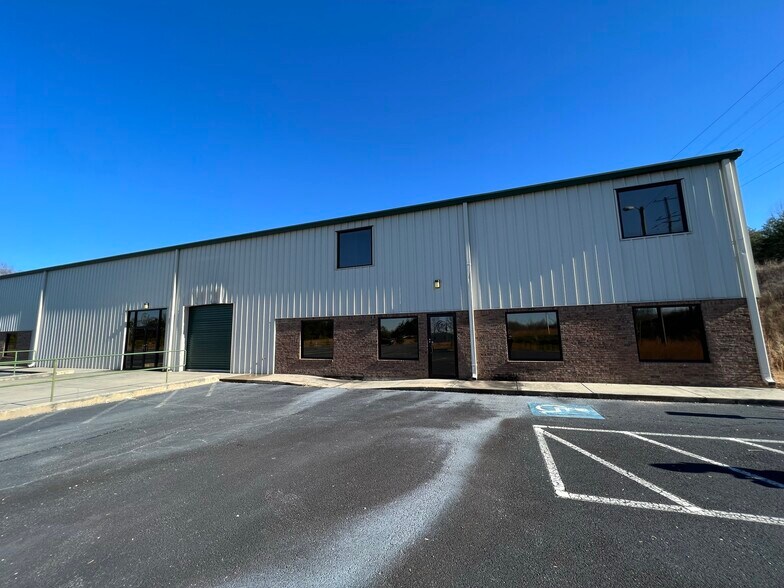 More Photos Of 230 Industrial Park Rd, Baldwin Warehouse For Lease
