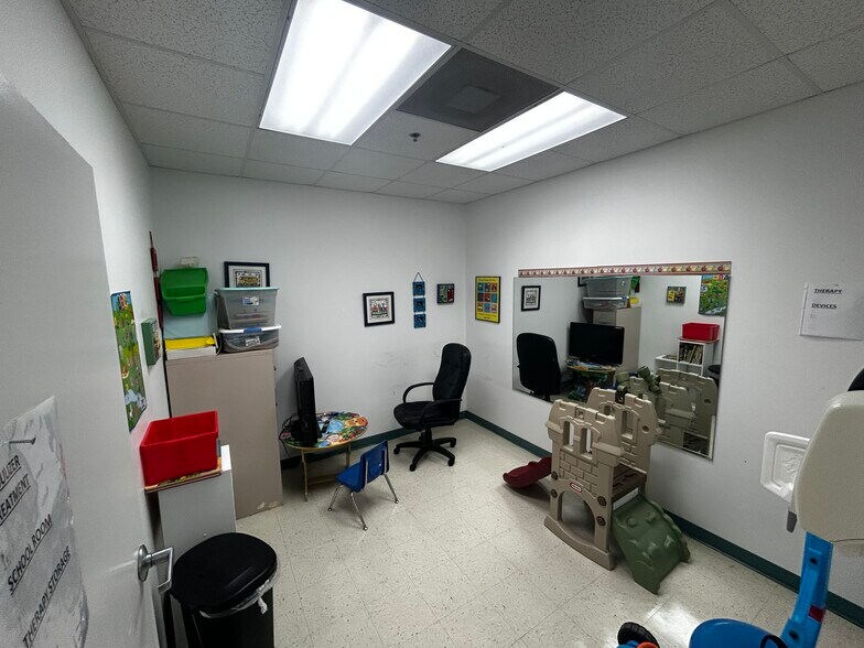 More Photos Of 2364 Drew St, Clearwater Medical For Sale