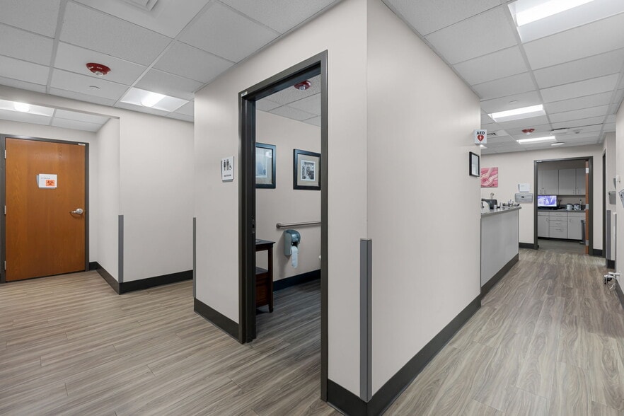 More Photos Of 661 E Altamonte Dr, Altamonte Springs Medical For Sale