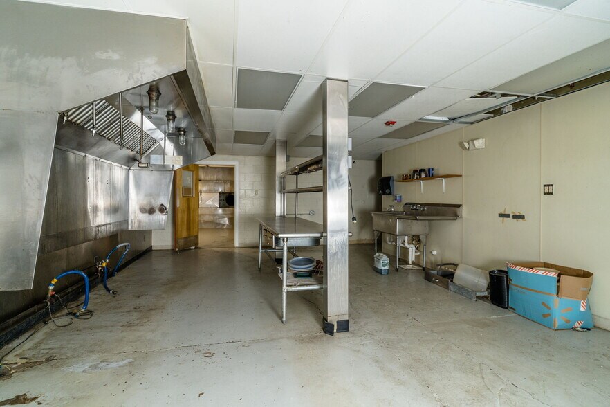 More Photos Of 2323 W Main St, Waynesboro General Retail For Sale
