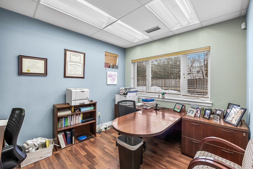 More Photos Of 39 Woodland Rd, Roseland Office For Sale