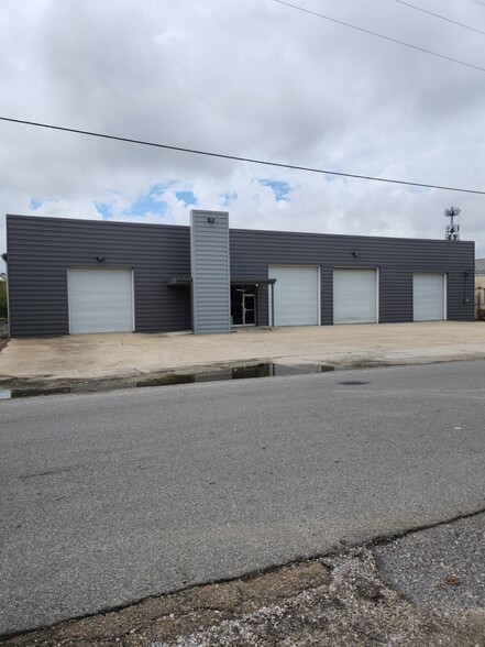 Primary Photo Of 808 Dakin St, New Orleans Industrial For Sale