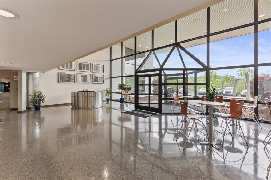 More Photos Of 1 Penn Center Blvd, Pittsburgh Unknown For Lease