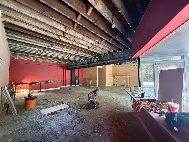 More Photos Of 134 E Main St, New Albany Storefront Retail Office For Lease