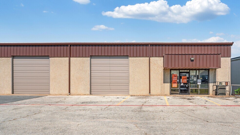 More Photos Of 801 Secretary Dr, Arlington Warehouse For Lease