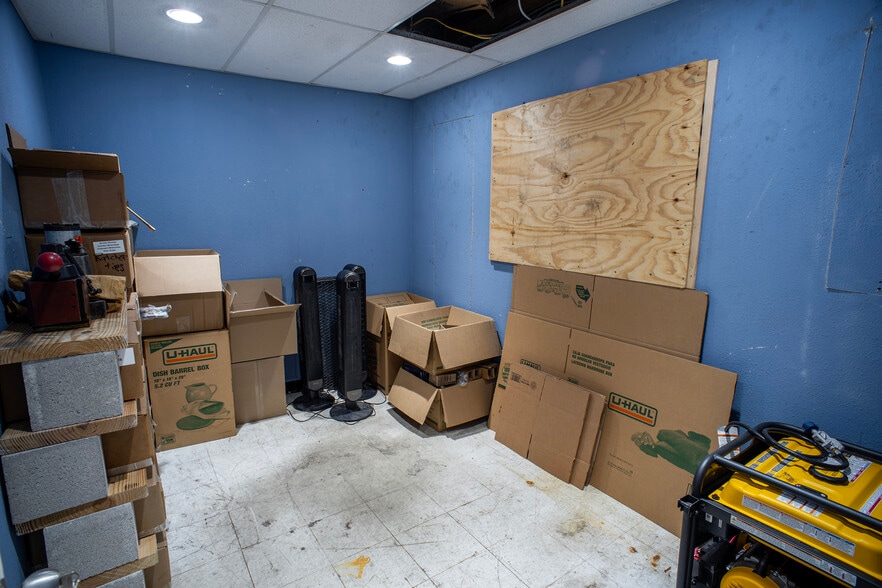 More Photos Of 910 Brenda St, Houston Warehouse For Sale