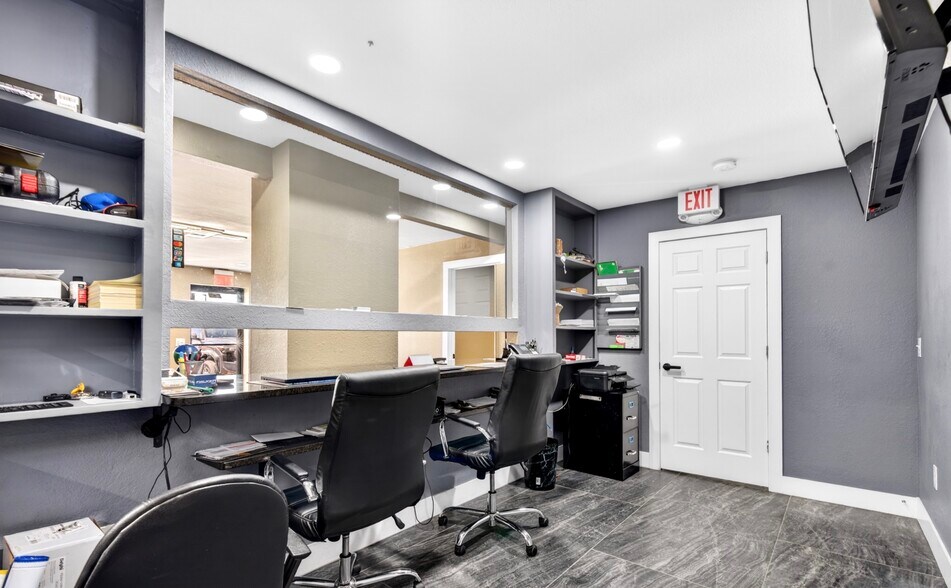 More Photos Of 236 Pondella Rd, North Fort Myers Auto Repair For Sale