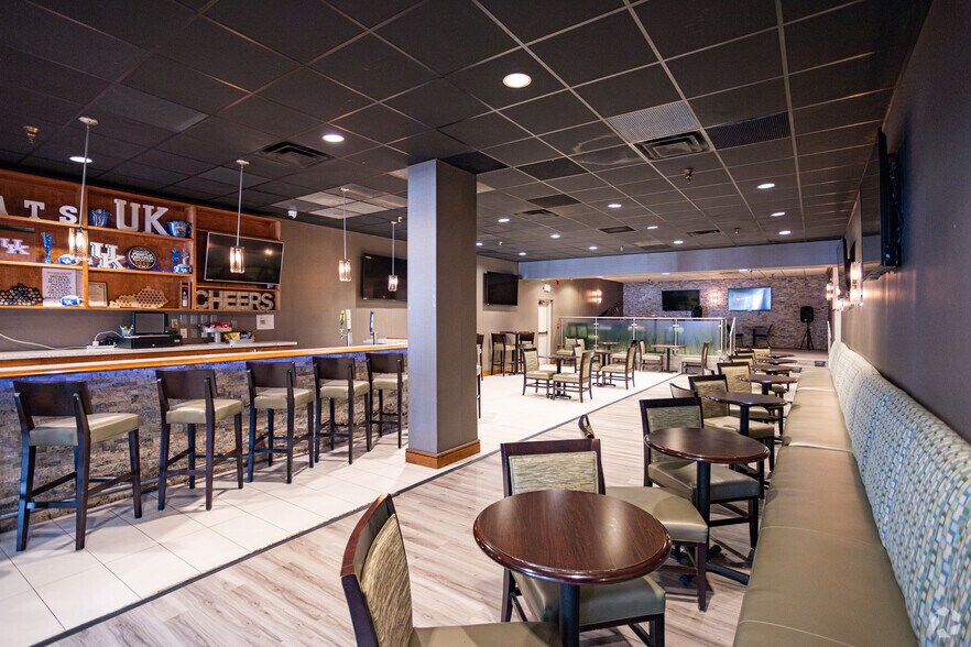 More Photos Of 2910 Fort Campbell Blvd, Hopkinsville Hotel For Sale