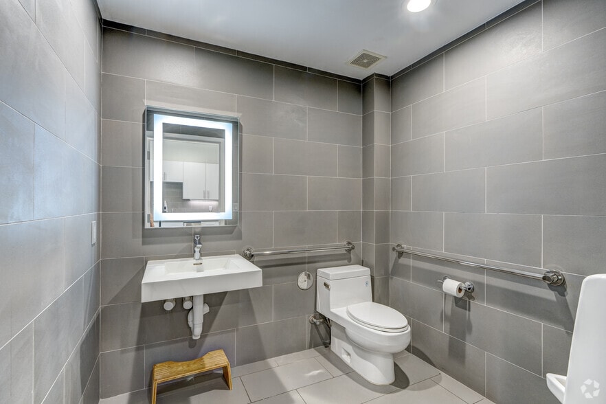 More Photos Of 1777 Sage Rd, Houston Freestanding For Lease