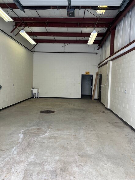 More Photos Of 2401 Chicago St, Valparaiso Telecom Hotel Data Hosting For Lease