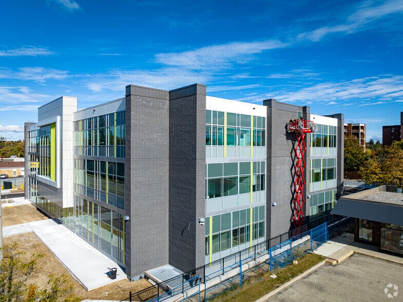 More Photos Of 735-737 Woolwich St, Guelph Hospital For Lease