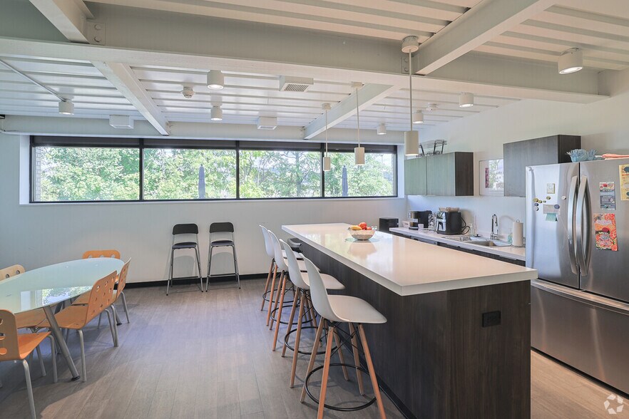 More Photos Of 400 N Lexington St, Pittsburgh Flex For Lease