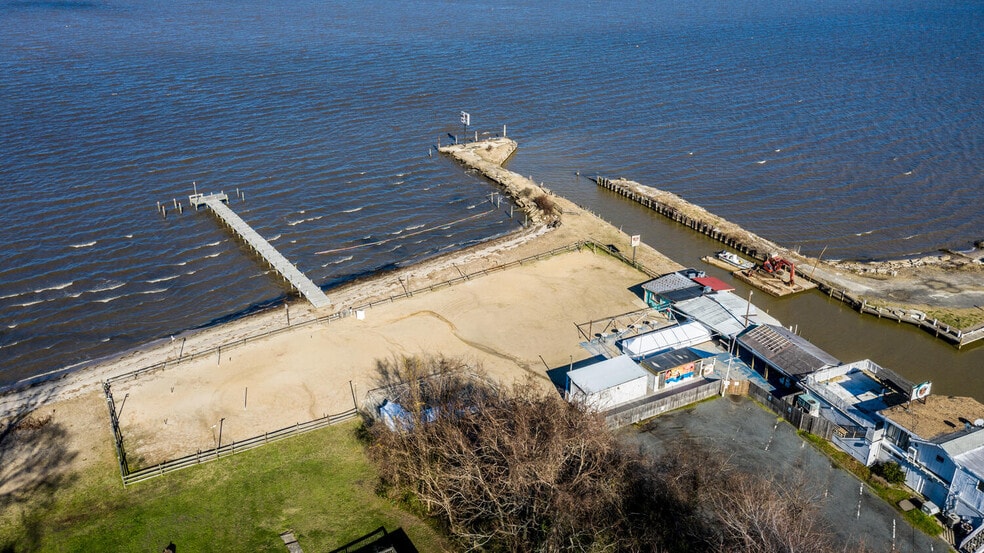 More Photos Of 6338 Riverview Dr, King George Marina For Lease