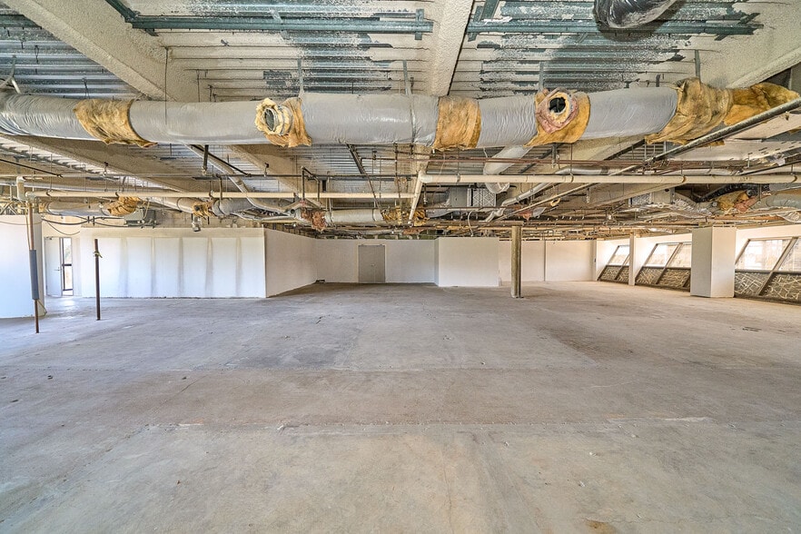 More Photos Of 8737 Beverly Blvd, West Hollywood Medical For Sale
