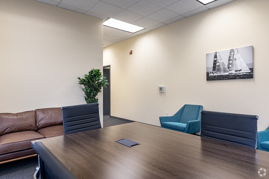 More Photos Of 3341 75th Ave, Landover Warehouse For Lease