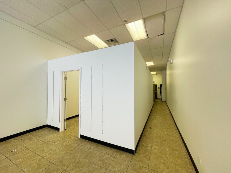 More Photos Of 1104-1114 W Argyle St, Chicago Storefront For Lease