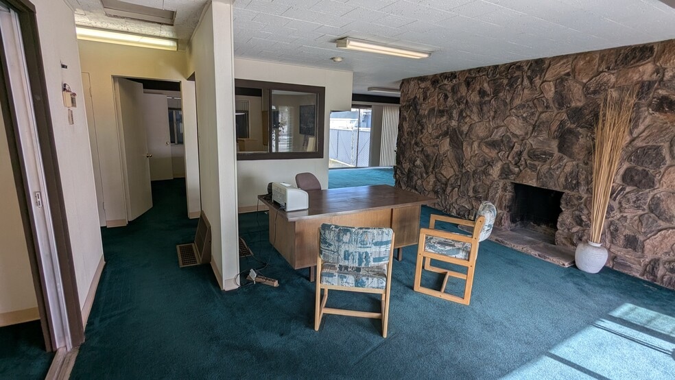 More Photos Of 612 E Lewelling Blvd, Hayward Office For Sale