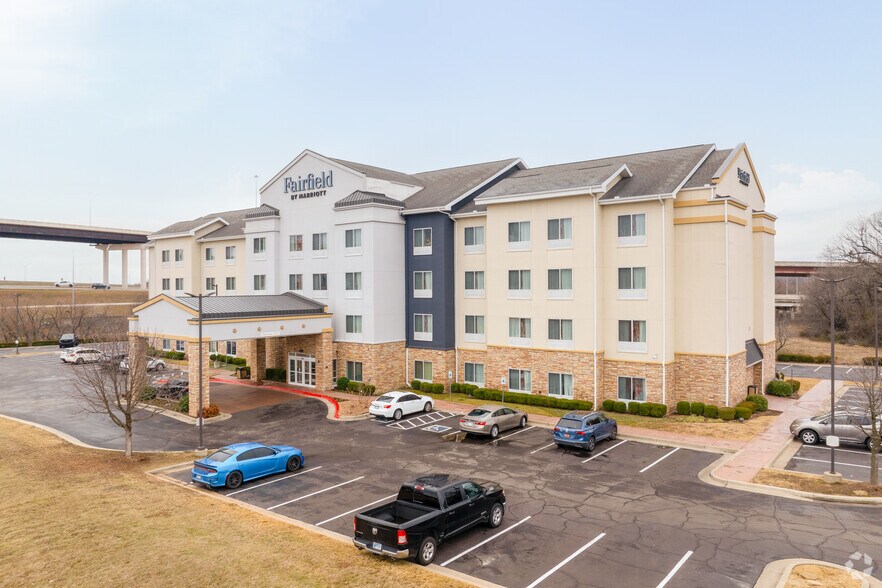 Primary Photo Of 9150 S 102nd St, Tulsa Hotel For Sale