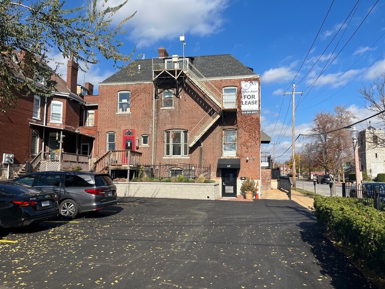 More Photos Of 449 N Euclid Ave, Saint Louis Office For Lease
