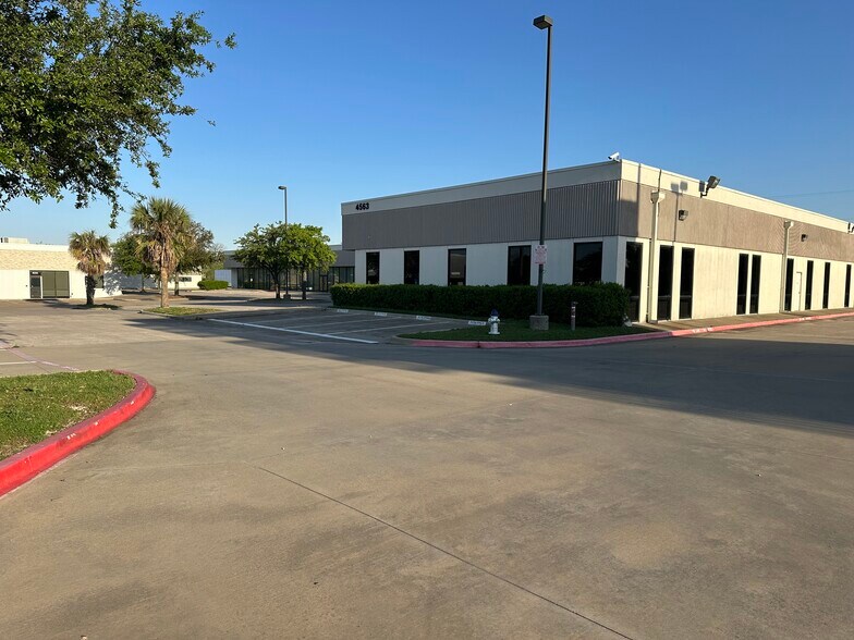 More Photos Of 4563 W Walnut St, Garland Storefront Retail Office For Lease