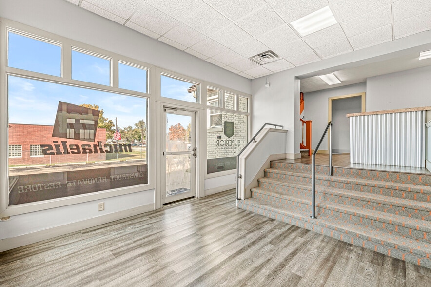 More Photos Of 2601 E 56th St, Indianapolis Light Distribution For Sale