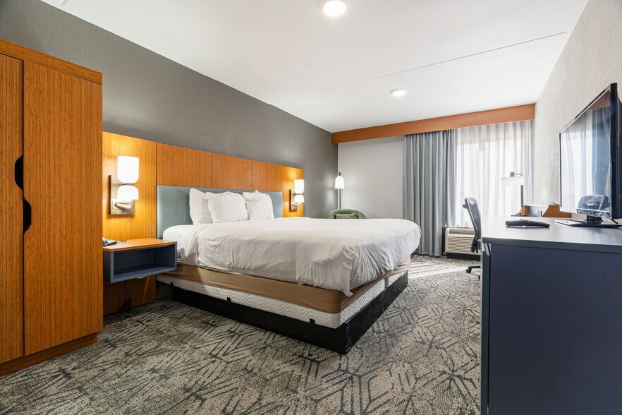 More Photos Of 5335 Broadmoor Cir NW, Canton Hotel For Sale