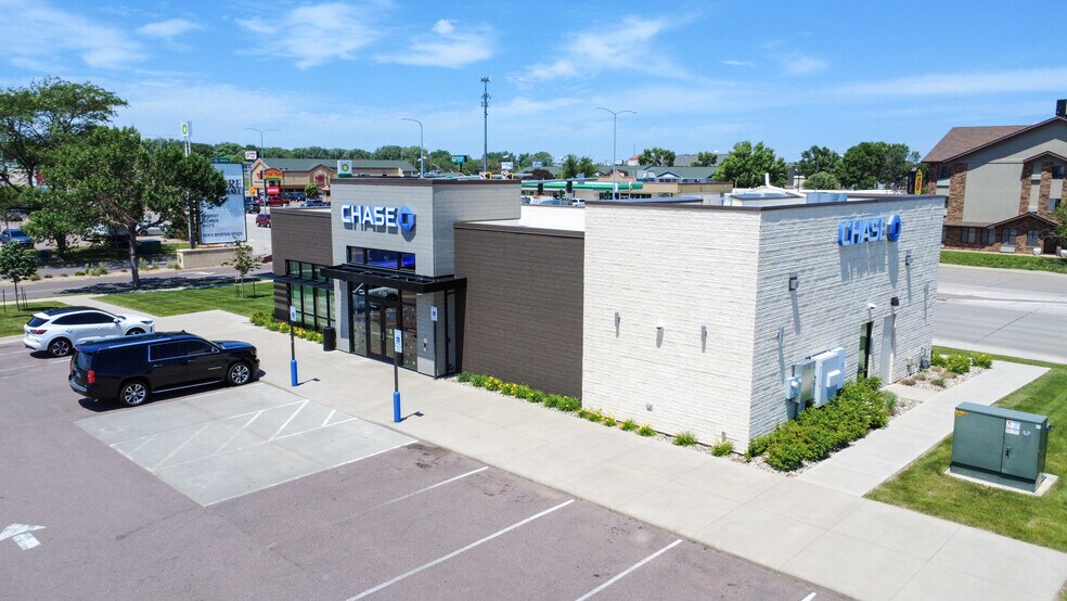 More Photos Of 4101 W 41st St, Sioux Falls Storefront For Lease