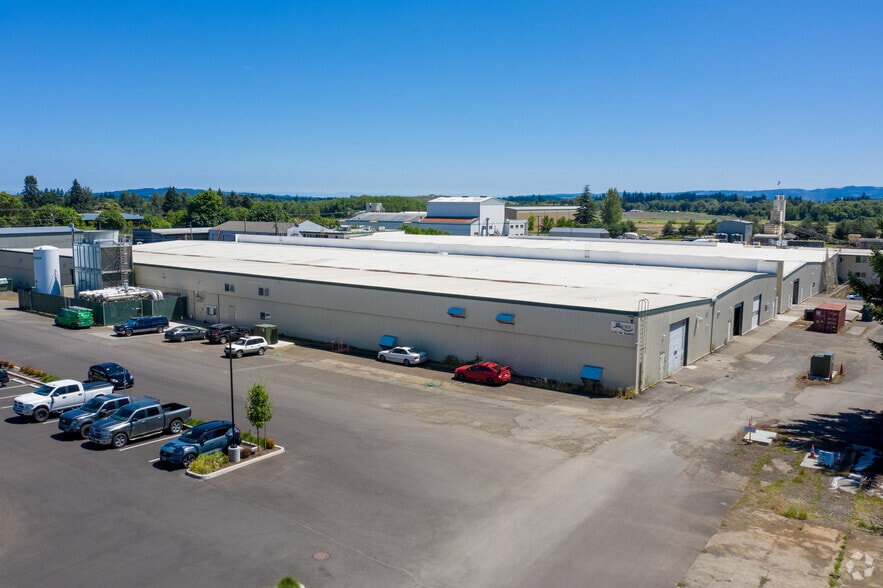 More Photos Of 630 SW Walnut St, Hillsboro Warehouse For Sale