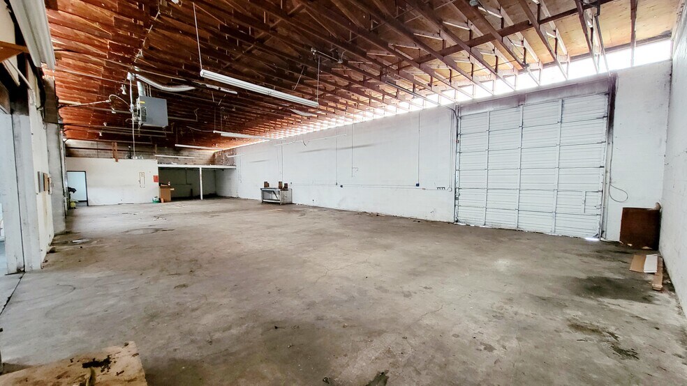 More Photos Of 2060 Warner St NE, Salem Warehouse For Sale