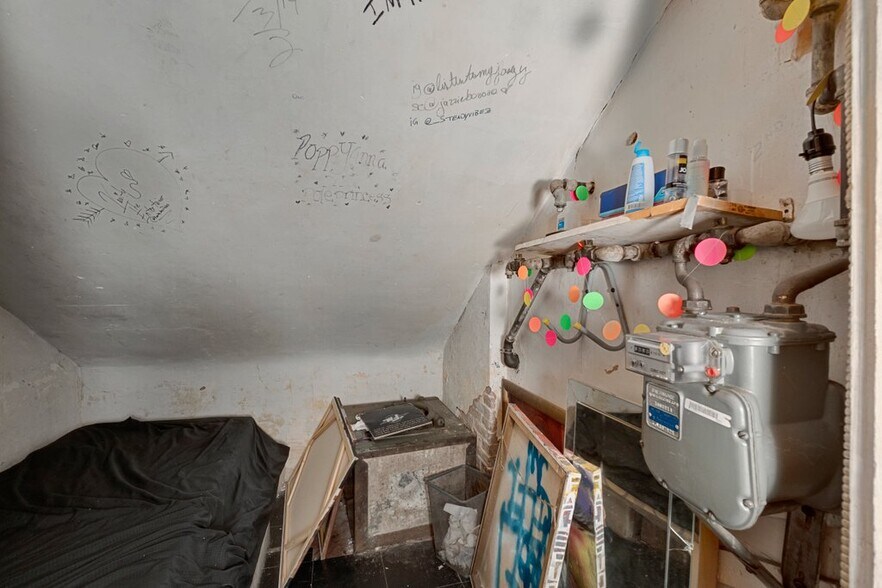 More Photos Of 2112 N Charles St, Baltimore Office For Sale