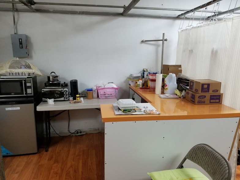 More Photos Of 13613-13637 Annapolis Rd, Bowie Storefront For Sale