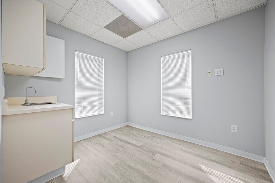 More Photos Of 1283 SW Sr-47, Lake City Medical For Lease