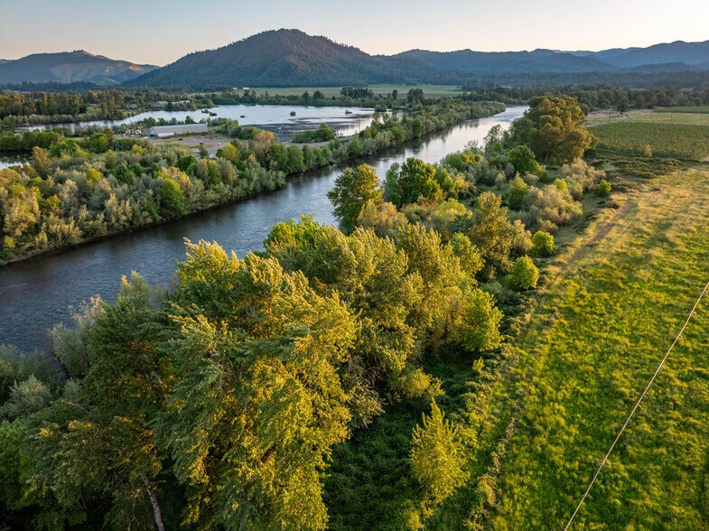 More Photos Of 6531 Lower River Rd, Grants Pass Specialty For Sale